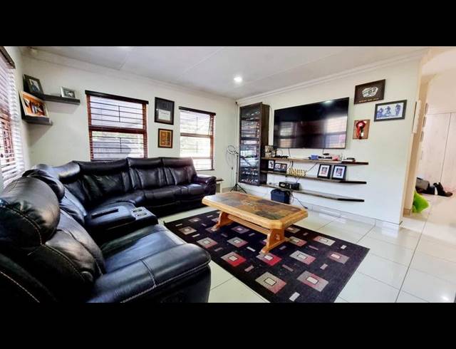 3 BEDROOM HOUSE FOR SALE IN NEW REDRUTH